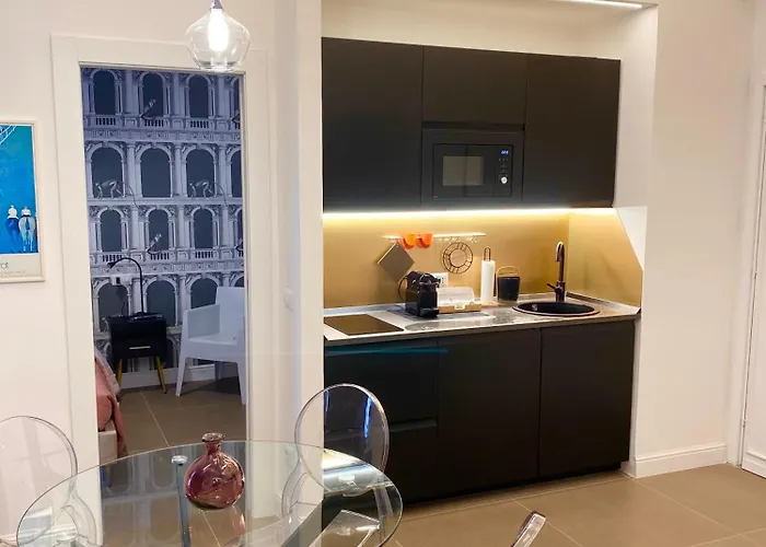 Apartment La Maison, Vicino Al Colosseo! Rom
